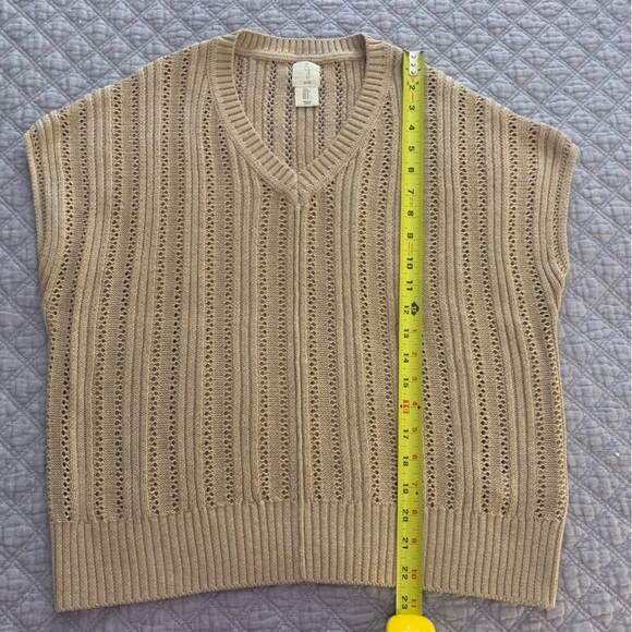 Joie Tan V-Neck Sweater with Cable Knit Design - Picture 4 of 6